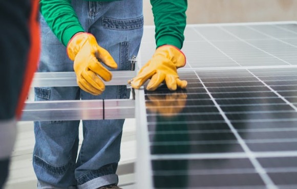 solar_installing